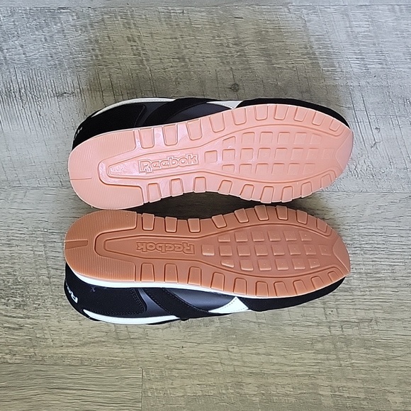 Men's Reebok Classic - Picture 4 of 5